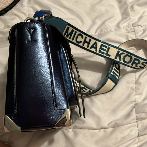 EUC Michael Kors Manhattan Crossbody Handbag Silver Blue metallic small $298 - Picture 10 of 10
